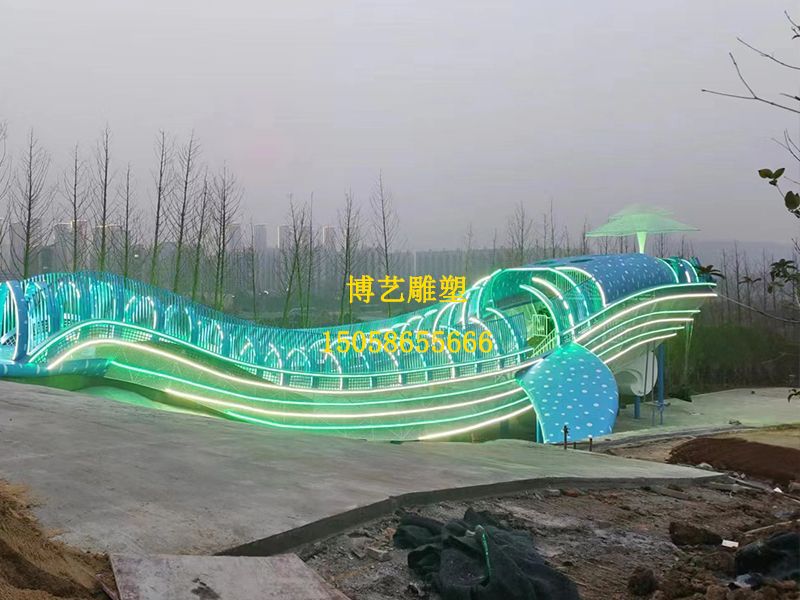 42米長鯨魚，落地無錫